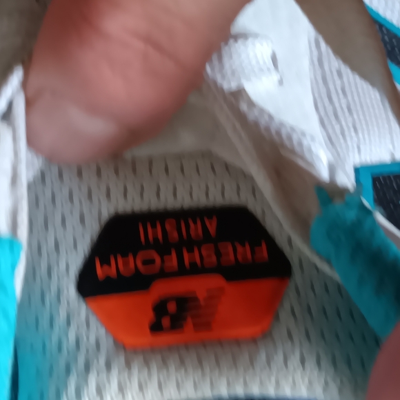 New Balance - Picture 3 of 4